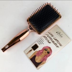 Aria Beauty Luxe chrome detangling Paddle brush